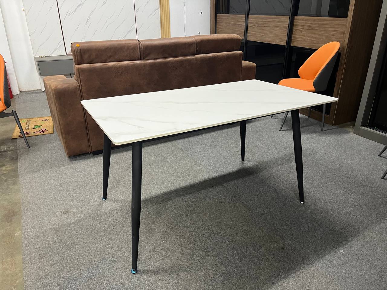 S-Metal Leg Ceramic Table