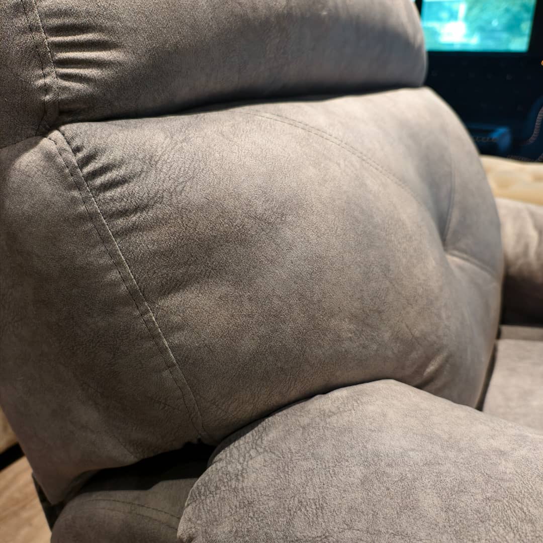 The Arlo Cloud Recliner