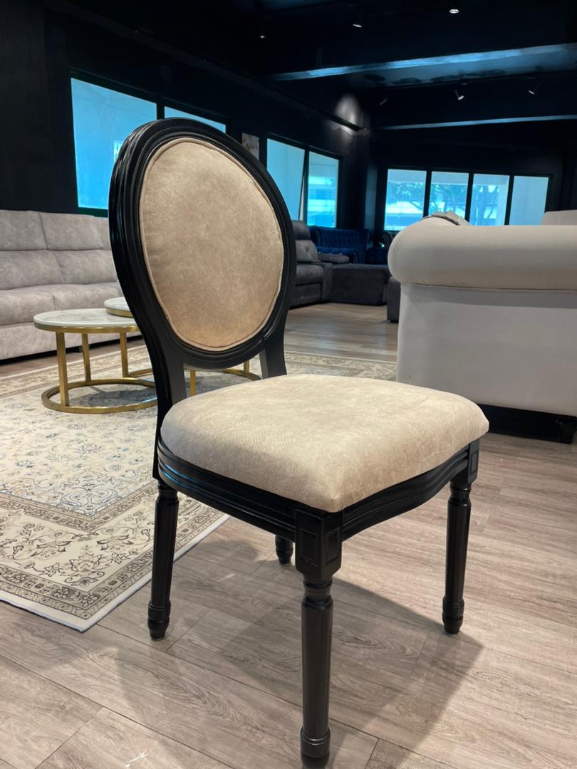 The Roma Dining Set | Luxury Marble Top Table with Neo-Classical Medallion Chairs