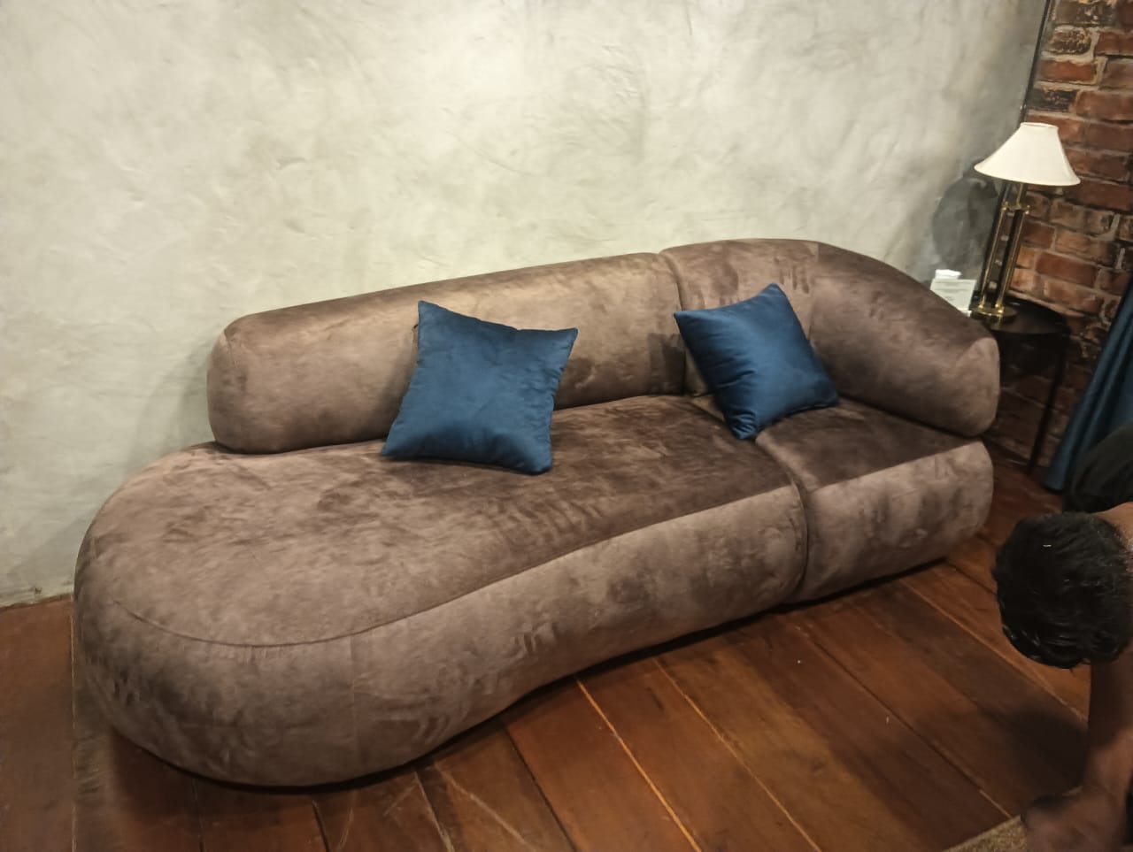 VELVA CURVE SOFA