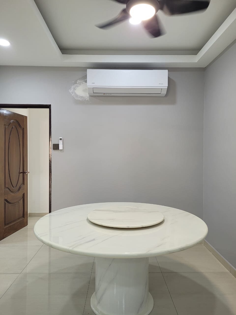 Round Marble Table with Round Marble Leg